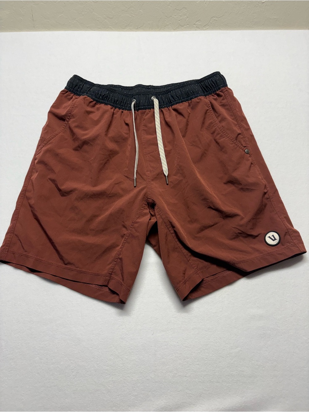 Vuori Men's Kore Short Size M
Red Clay Lined Athletic Performance Running 7"